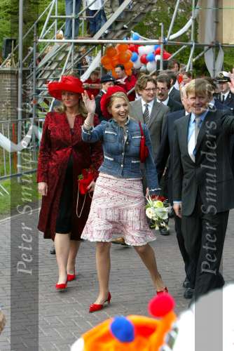 Groningen 30 april 2004
Koninginnedag 2004 in Warffum (Groningen)
Prinses Maxima met Prins Willem Alexander