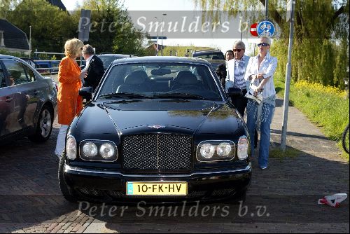 Ouderkerk aan de Ijssel 24 april 2004
Opening Klein Paardenburg in Ouderkerk aan de Amstel.
Monique des Bouvrie met Bentley