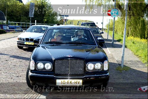 Ouderkerk aan de Ijssel 24 april 2004
Opening Klein Paardenburg in Ouderkerk aan de Amstel.
Monique des Bouvrie met Bentley