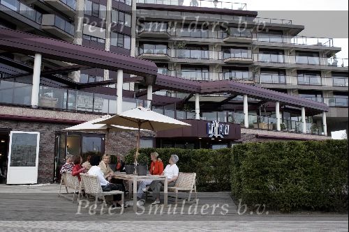 Huizen 27 april 2004
Terras van Hotel Newport in Huizen