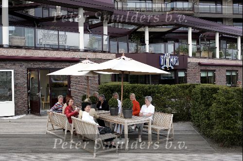 Huizen 27 april 2004
Terras van Hotel Newport in Huizen