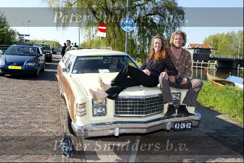 Ouderkerk aan de Ijssel 24 april 2004
Opening Klein Paardenburg in Ouderkerk aan de Amstel.
Nicole des Bouvrie en Jean Marc des Bouvrie op oude amerikaanse auto
