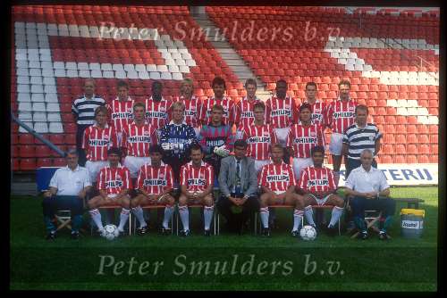PSV Selektie 1990/1991
Bobby Robson Kees Ploegsma Hans dorjee Monne de Wit
Mart v d Heuvel  Jan Nederburgh  Chovanec