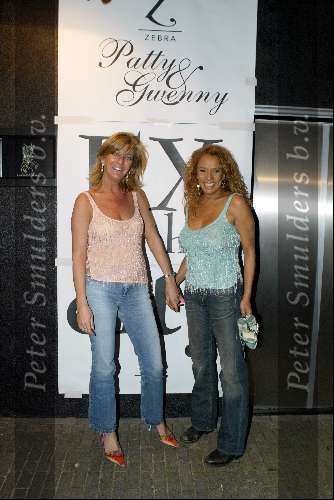 Amsterdam 1 april 2004
Feestje Patty Brard  in de zebra lounge.
Patty Brard met Gwenny