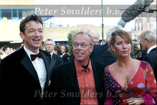 Scheveningen 4 april 2004
Premiere Lion King in Kurhaus.
Jack Spijkerman met vrouw en Paul Groot