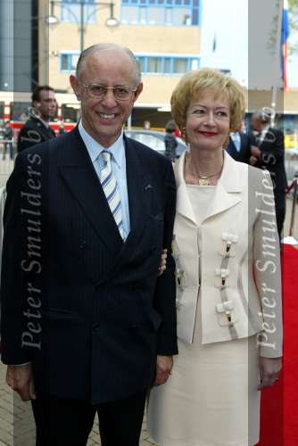 Scheveningen 29 april 2004
65e verjaardag van Pieter v Vollenhoven in het circustheater.
Paul Nouwen met vrouw