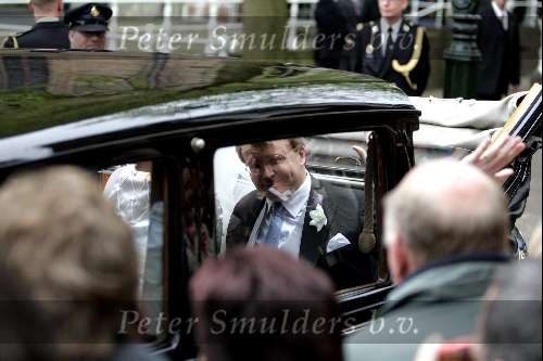 Delft 24 april 2004
Trouwen Prins Friso en Mabel Wisse Smit in stadhuis Delft.
in Rolls Royce