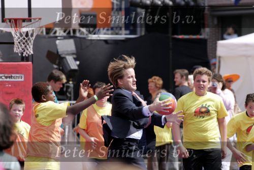 Warffum 30 april 2004
Koninginnedag 2004 in Warffum (Groningen)
Prins Pieter Christiaan basketballen