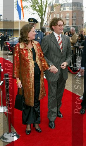 Scheveningen 29 april 2004
65e verjaardag van Pieter v Vollenhoven in het circustheater.
Prins Bernhard jr met zijn zwangere vrouw  Prinses Annette