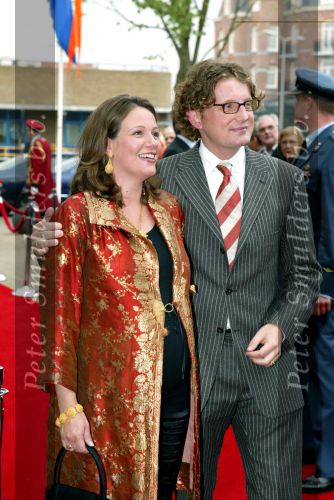 Scheveningen 29 april 2004
65e verjaardag van Pieter v Vollenhoven in het circustheater.
Prins Bernhard jr met zijn zwangere vrouw  Prinses Annette