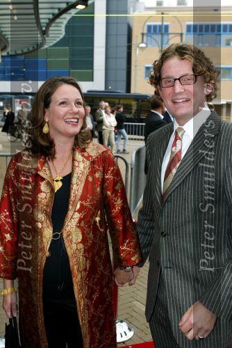 Scheveningen 29 april 2004
65e verjaardag van Pieter v Vollenhoven in het circustheater.
Prins Bernhard jr met zijn zwangere vrouw  Prinses Annette