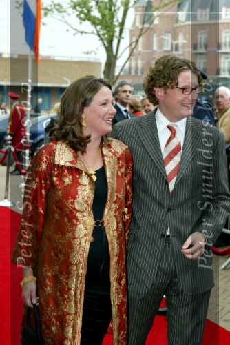 Scheveningen 29 april 2004
65e verjaardag van Pieter v Vollenhoven in het circustheater.
Prins Bernhard jr met zijn zwangere vrouw  Prinses Annette