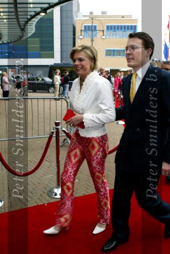 Scheveningen 29 april 2004
65e verjaardag van Pieter v Vollenhoven in het circustheater.
Prinses  Laurentien met Prins Constantijn