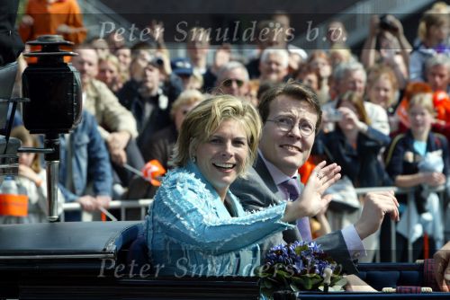 Groningen 30 april 2004
Koninginnedag 2004 in Warffum (Groningen)
Prinses Laurentien met Prins Constantijn in  koets