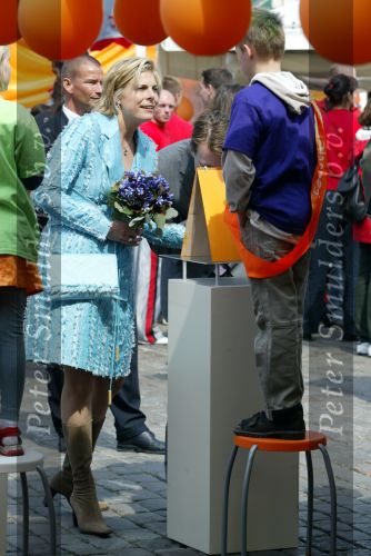Groningen 30 april 2004
Koninginnedag 2004 in Warffum (Groningen)
Prinses Laurentien en Prins Constantijn