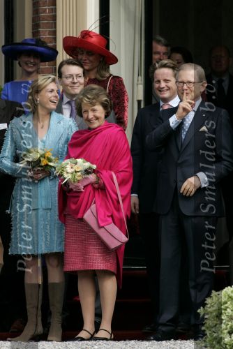 Groningen 30 april 2004
Koninginnedag 2004 in Warffum (Groningen)
Prinses Laurentien Prinses Margriet en Pieter v Vollenhoven en Prins Pieter Christiaan