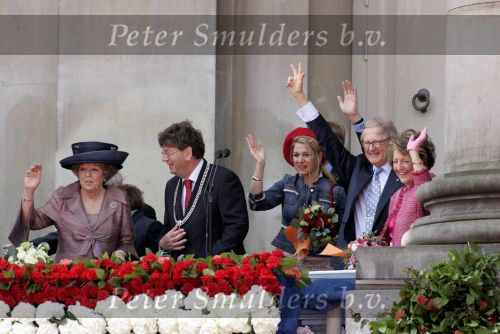 Warffum 30 april 2004
Koninginnedag 2004 in Warffum (Groningen)
Prins Willem Alexander Maxima Koningin Beatrix Pieter v Vollenhoven Prinses Marriet en Jacques Wallage