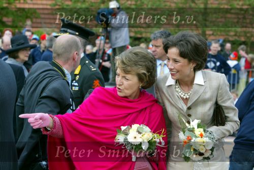 Groningen 30 april 2004
Koninginnedag 2004 in Warffum (Groningen)
Prinses Marilene en Prinses Margriet
