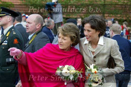 Groningen 30 april 2004
Koninginnedag 2004 in Warffum (Groningen)
Prinses Marilene en Prinses Margriet