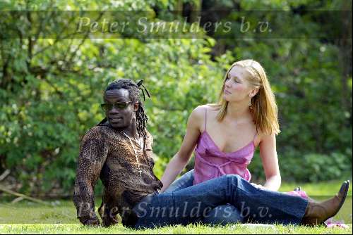 Amsterdam 16 april 2004
Regilio Tuur met nieuwe vriendin (Anne Sophie) in Vondelpark
