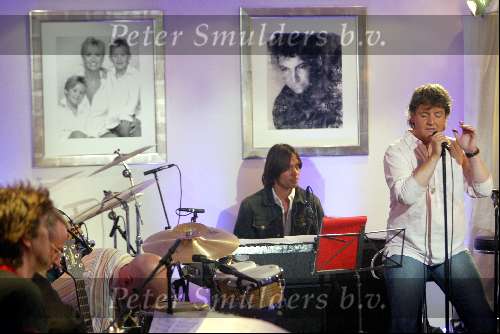 Blaricum 15 april 2004
Rene Froger geeft concert in zijn eigen huis.
Rene Froger