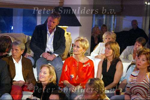Blaricum 15 april 2004
Rene Froger geeft concert in zijn eigen huis.
Rene Froger