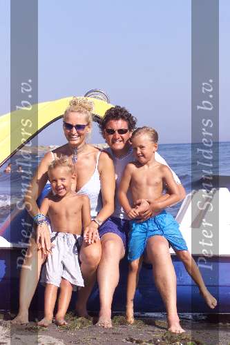 Marbella 27 juli 2001
Rene en Natasja Froger met hun zoons.