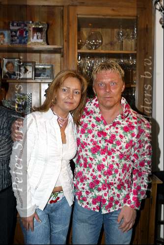 Blaricum 15 april 2004
Rene Froger geeft concert in zijn eigen huis.
Zus Rene Froger met man