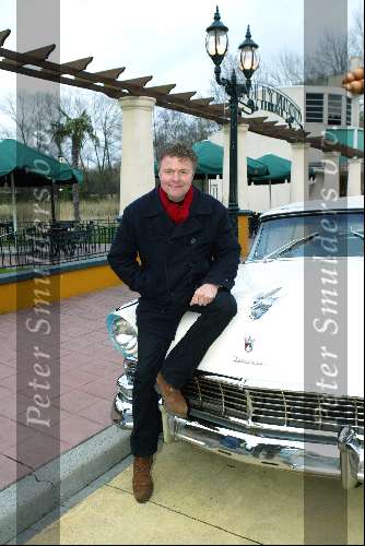 Dronten 7 april 2004
Sixflags . Rene Mioch met dochters