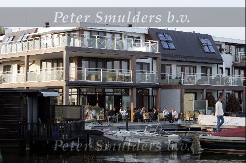 Loosdrecht 26 april 2004
Restaurant Zin in Loosdrecht. Fons v westerloo en Bart in t Hout op terras