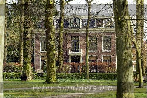 Muiderberg 5 april 2004
Huis Richard Krajicek aan de Brink waar een schietpartij is geweest.