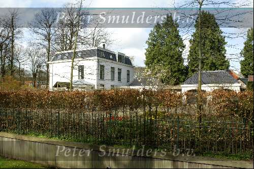 Muiderberg 5 april 2004
Huis Richard Krajicek aan de Brink waar een schietpartij is geweest.