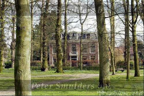 Muiderberg 5 april 2004
Huis Richard Krajicek aan de Brink waar een schietpartij is geweest.