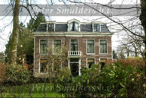 Muiderberg 5 april 2004
Huis Richard Krajicek aan de Brink waar een schietpartij is geweest.