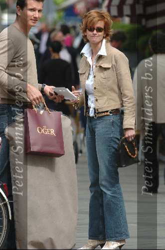 Amsterdam 22 april 2004
Richard Krajicek met Emma en Daphne Deckers op de pc hooftstraat. Deze dag zijn ze 10 jaar bij elkaar