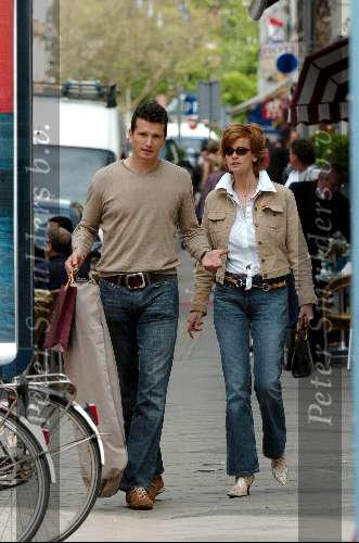 Amsterdam 22 april 2004
Richard Krajicek met Emma en Daphne Deckers op de pc hooftstraat. Deze dag zijn ze 10 jaar bij elkaar