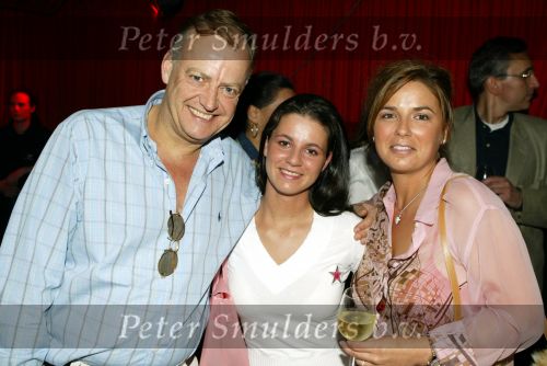 Amsterdam 28 april 2004
Presentatie cd Robert Halewijn bij En Pluche  . Riny Schreyenberg met vriendin en dochter