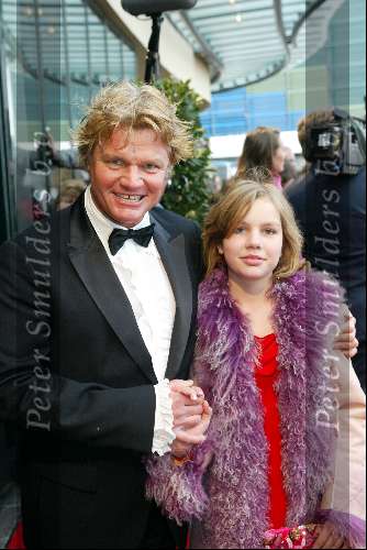 Scheveningen 4 april 2004
Premiere Lion King in Kurhaus.
Rob Bolland met dochter