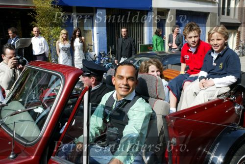 Amsterdam 28 april 2004
Presentatie cd Robert Halewijn bij En Pluche  .   Robert met oude Bentley