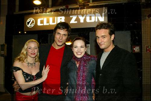 Amsterdam 9april 2004
Adrienne Frantz (Bolt and Beautiful) in disco samen met Kenan Raven en Robin Rienstra