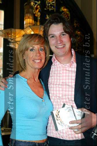 Amsterdam 19 april 2004
Presentatie cd voor Unicef in Hotel Americain.
Joke Bruys met Roeland Jacobs