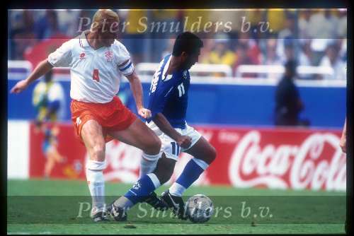Romario in duel met Ronald Koeman
shirt trekken