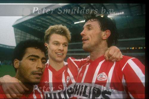 Romario spelend voor PSV 
popescu en Arthur Numan