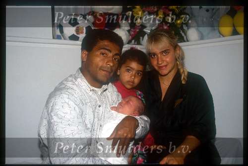 Romario met monica I en II en hun jongste zoon Romarinho in Barcelona
1993
