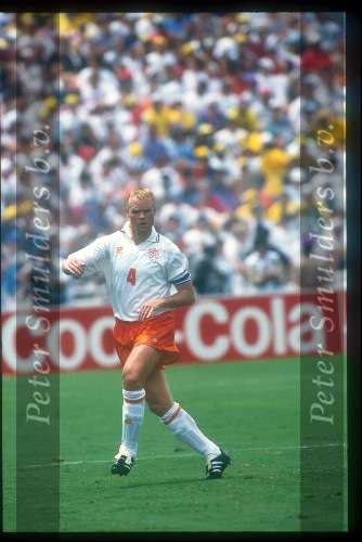 Ronald Koeman spelend voor het nederlands elftalen tijdens het wereldkampioenschap voetbal USA 1994