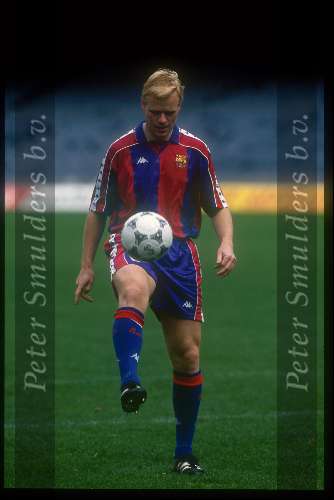 Ronald Koeman spelend bij FC Barcelona