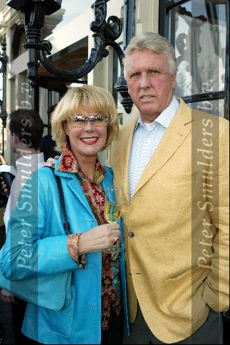Ouderkerk aan de Ijssel 24 april 2004
Opening Klein Paardenburg in Ouderkerk aan de Amstel.
Sheila de Vries met man