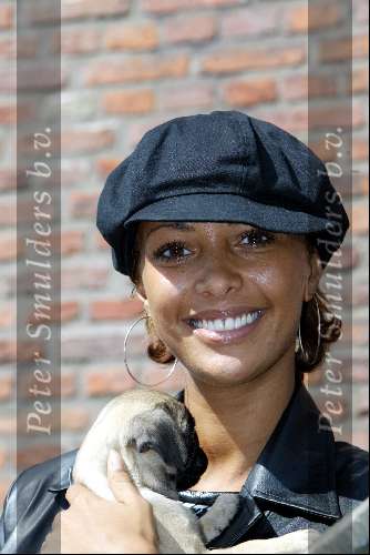 Vlaardingen 20 april 2004
Winston Post en Denise v Rijswijk trouwen op stadhuis Vlaardingen. Sonja Silva met hondje