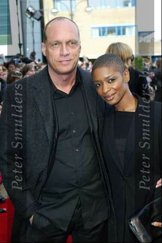 Scheveningen 4 april 2004
Premiere Lion King in Kurhaus.
Sylvana Simons met man