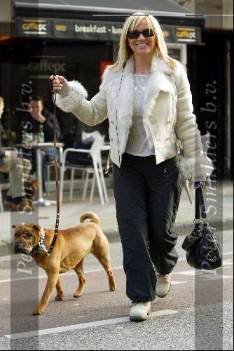 Amsterdam 9 april 2004
Tatjana met hond obissa op PC hooftstraat